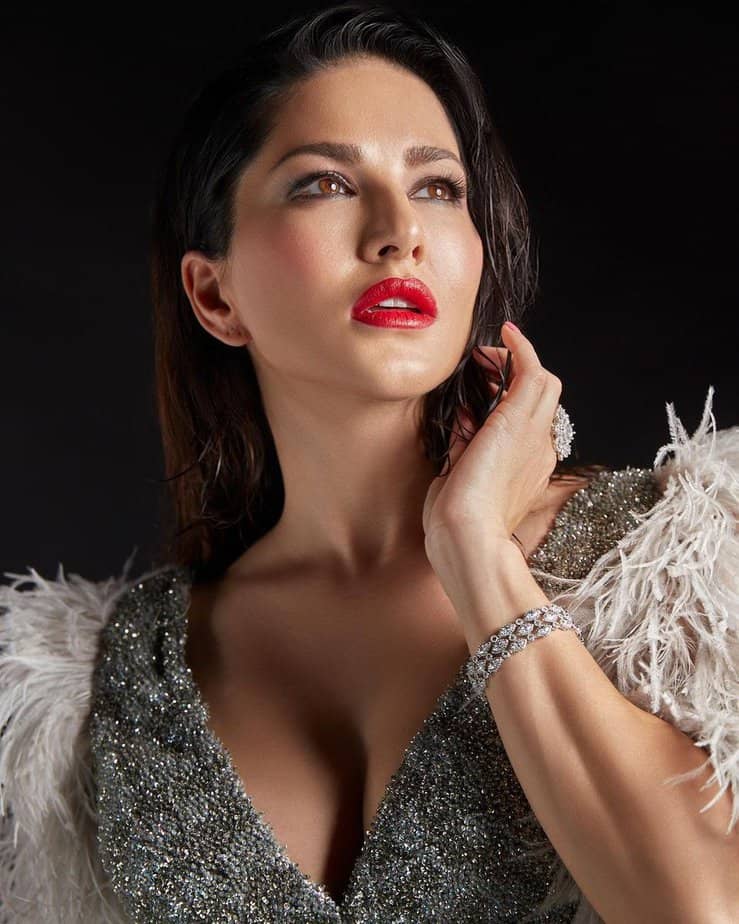 sunny leone - updatenews360.jpg f