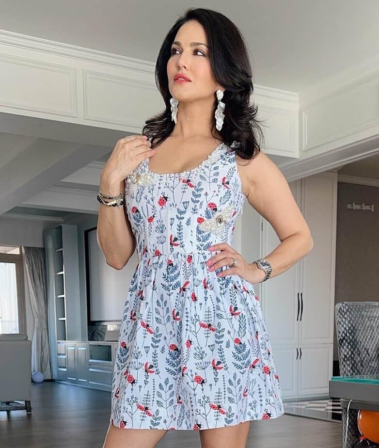 sunny leone - updatenews360.jpg f