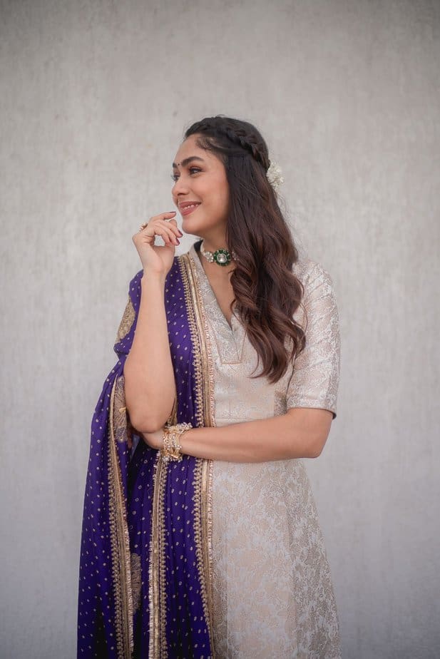 mrunal thakur - updatenews360